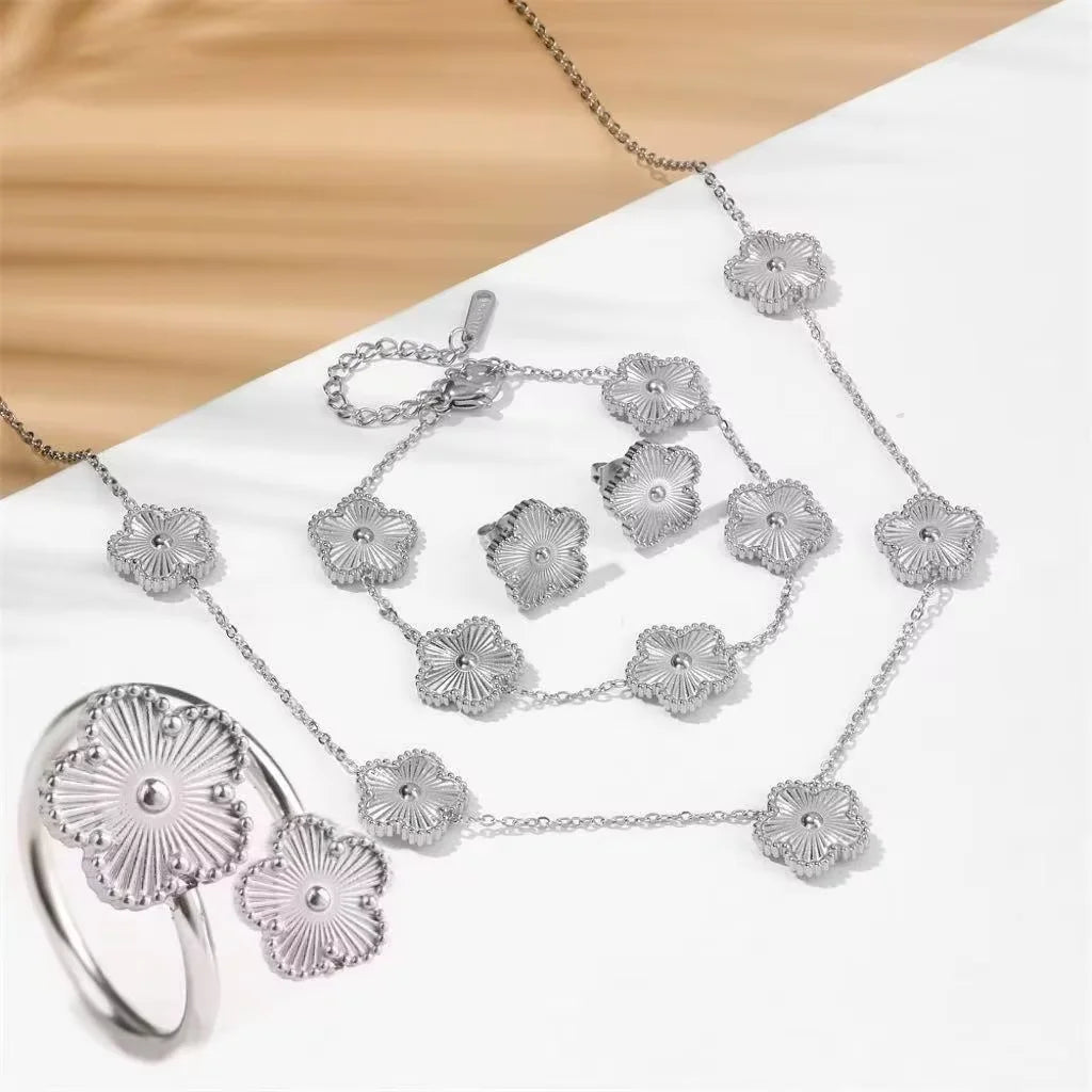 Minimalist "Five-Leaf" Clover Jewelry Set