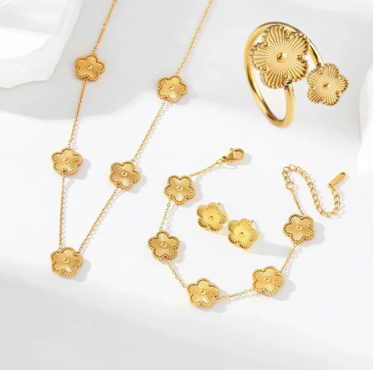 Minimalist "Five-Leaf" Clover Jewelry Set