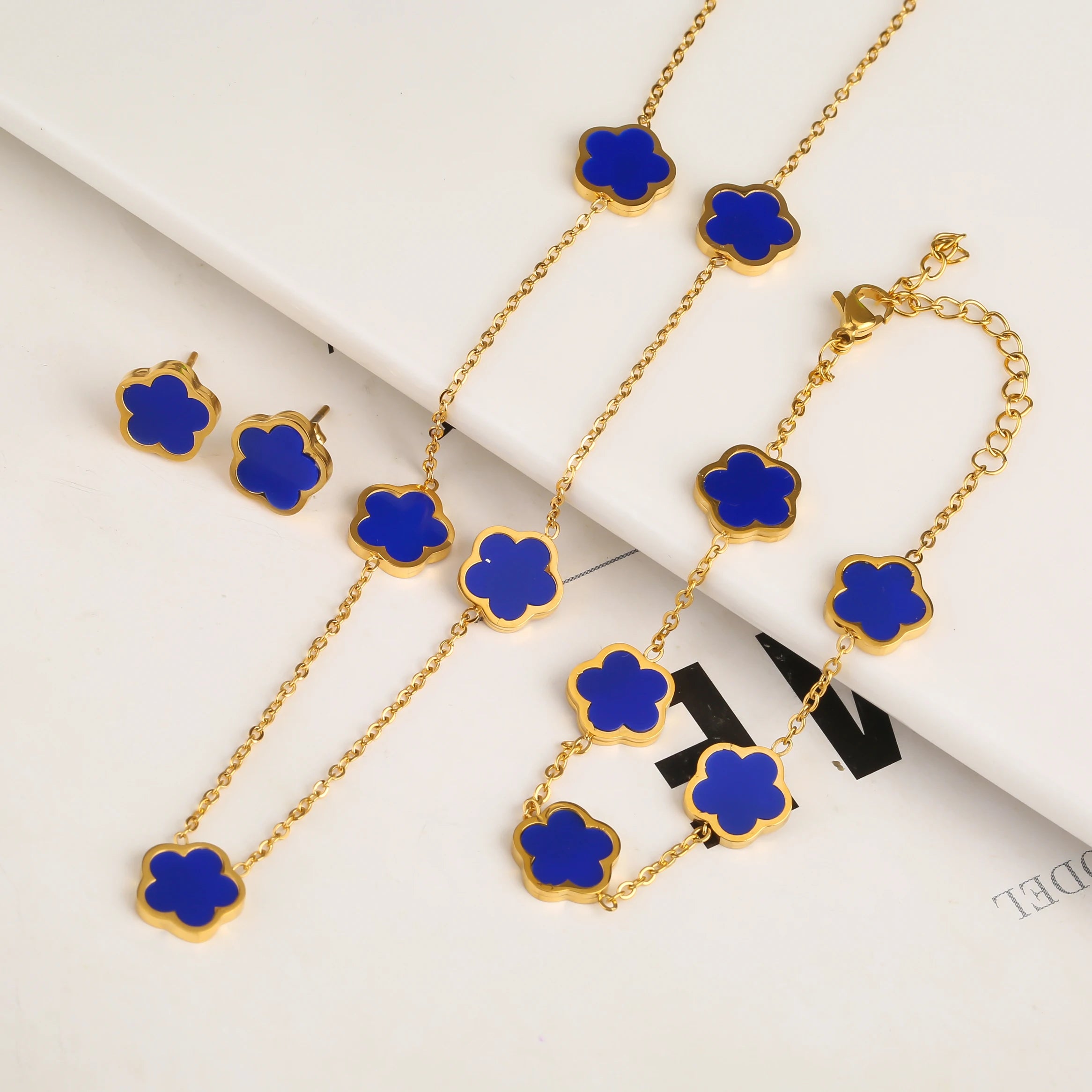Minimalist "Five-Leaf" Clover Jewelry Set